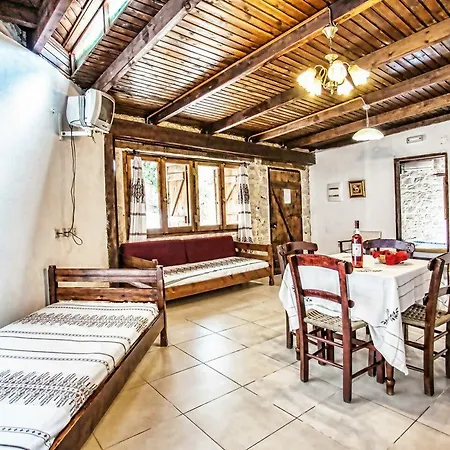 Ξενοδοχείο με διαμερίσματα πέτρινο χωριό